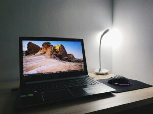 Niewidzialna sieć, stabilne łącze. Jak ukryć instalację internetową w ścianach?